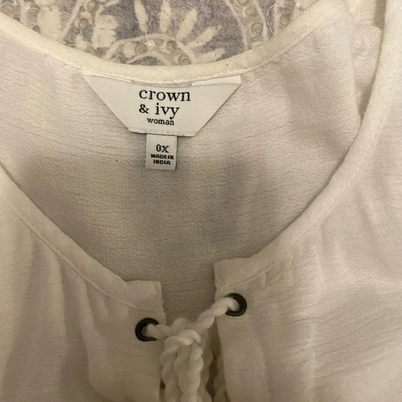 Women's Crown & Ivy White Eyelet Boho Peasant boho Tunic Tie Neck Plus Size 0X - Picture 3 of 6